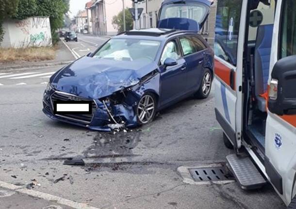 Incidente auto – ambulanza via san Bernardino Legnano