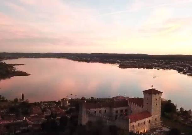 Il lago e la Rocca al tramonto