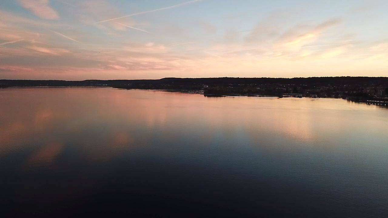 angera al tramonto dal drone