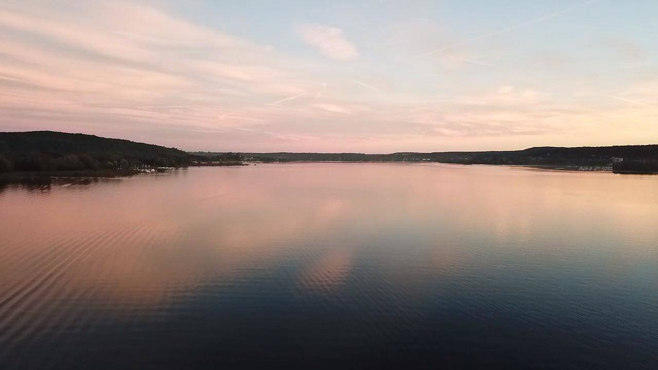 angera al tramonto dal drone