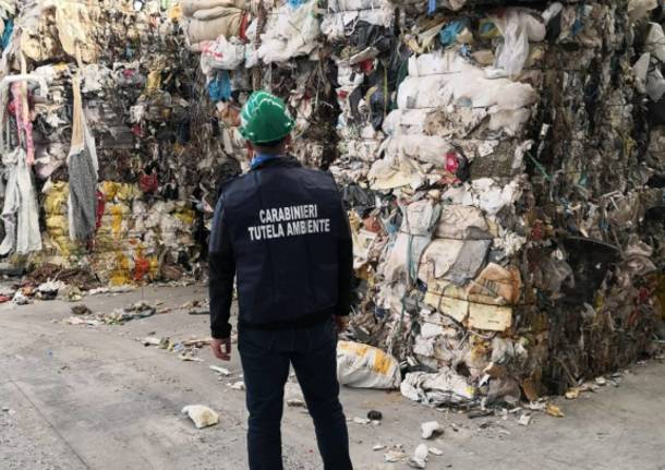 carabinieri noe capannone rifiuti abusivo