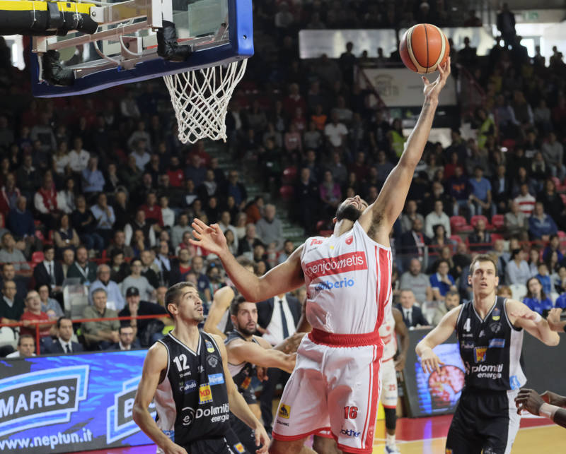 Openjobmetis Varese - Dolomiti En. Trento 93-85