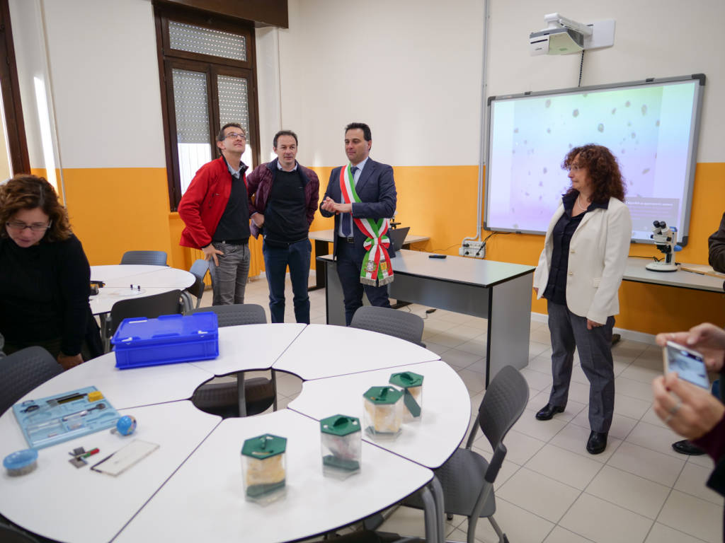 Besnate inaugura i nuovi laboratori della scuola