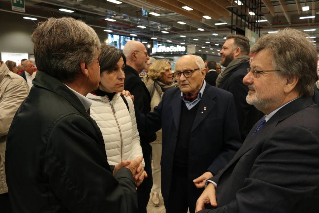 inaugurazione coop busto arsizio