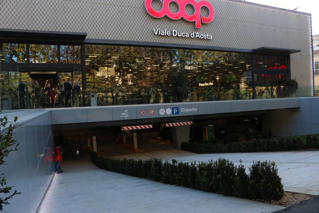 inaugurazione coop busto arsizio