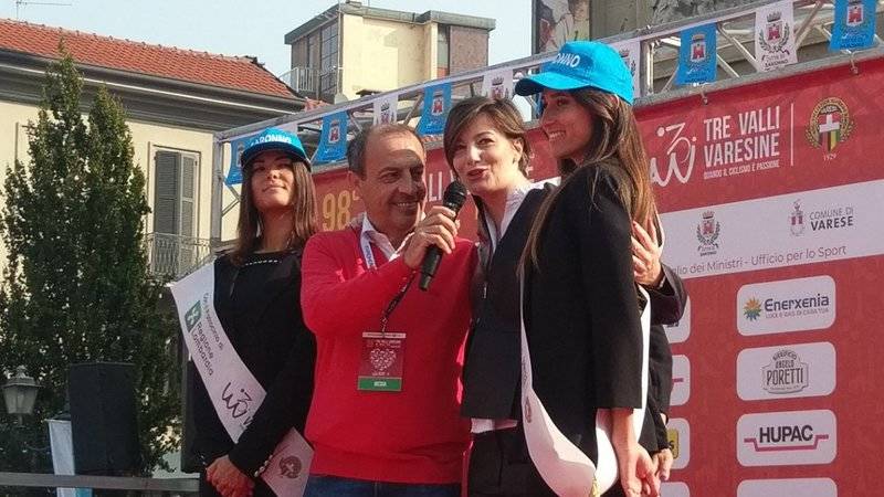 La partenza della 98a Tre Valli Varesine 2018 da Saronno