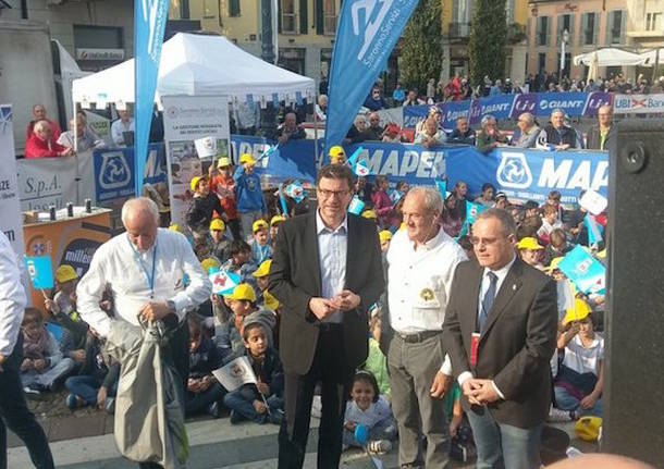 La partenza della 98a Tre Valli Varesine 2018 da Saronno