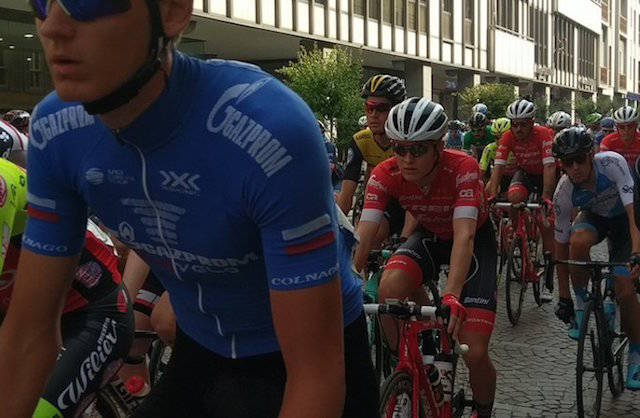 La partenza della 98a Tre Valli Varesine 2018 da Saronno
