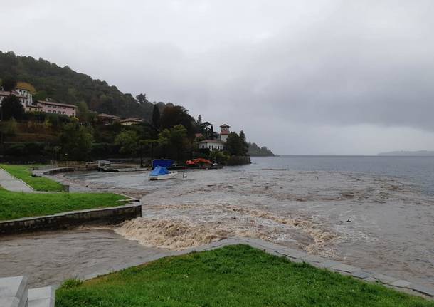 Laveno Mombello sotto la pioggia, Lago Maggiore 