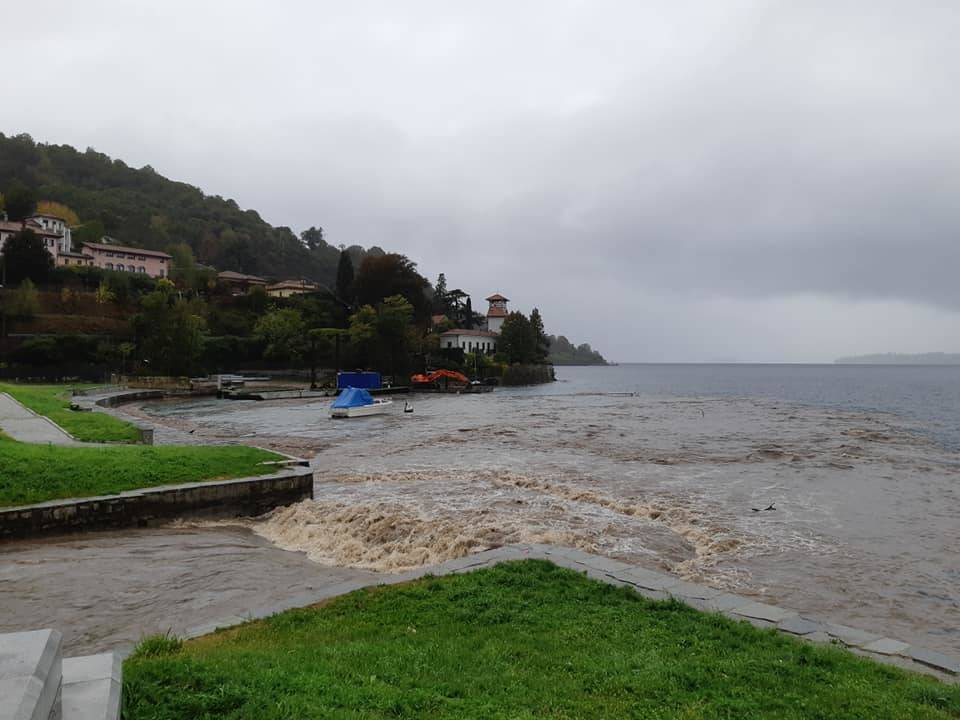 Laveno Mombello sotto la pioggia, Lago Maggiore 