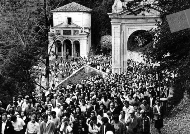 Paolo VI al Sacro Monte, le foto storiche della statua di Floriano Bodini