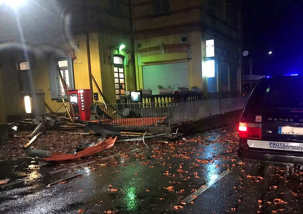 Porto Ceresio, crolla il tetto del Bar della Stazione