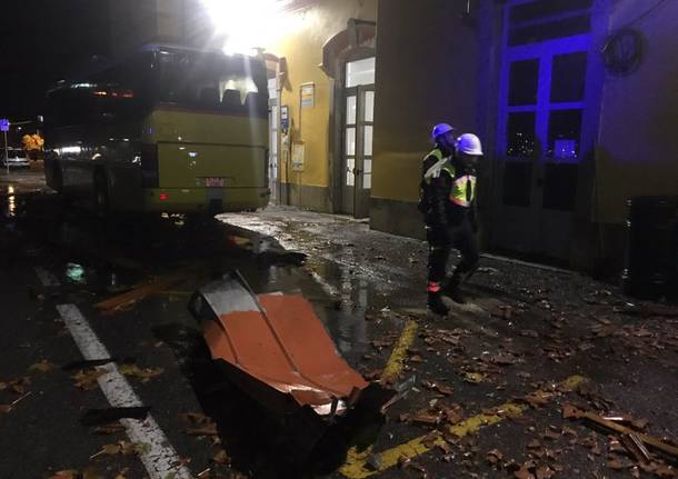 Porto Ceresio, crolla il tetto del Bar della Stazione