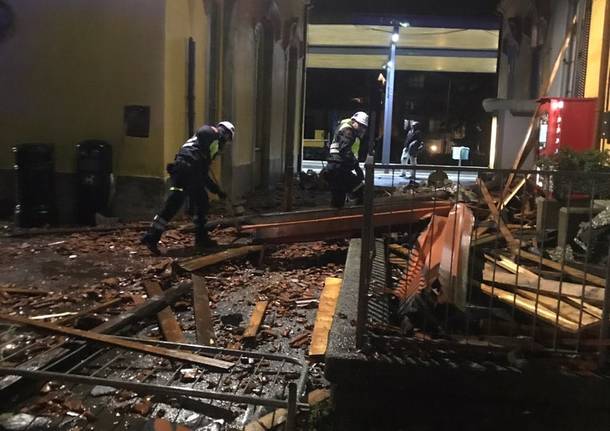 Porto Ceresio, crolla il tetto del Bar della Stazione