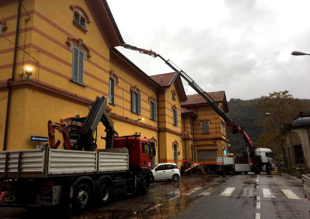 Porto Ceresio, crolla il tetto del Bar della Stazione