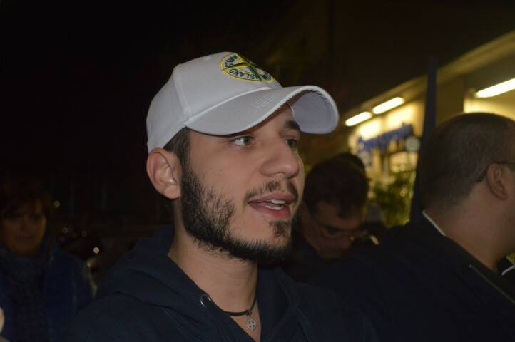 Presidio Fratelli d Italia alla stazione di Canegrate dopo aggressione   Riccardo De Corato  12 