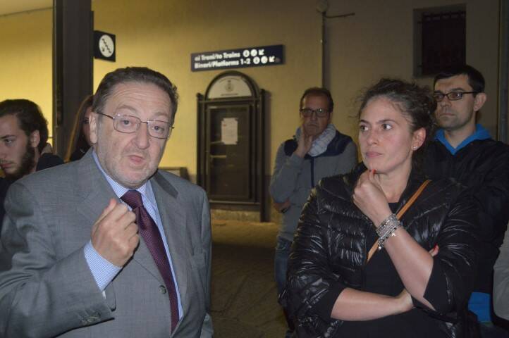 Presidio Fratelli d Italia alla stazione di Canegrate dopo aggressione   Riccardo De Corato  13 