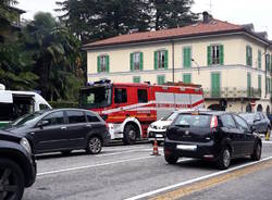 L\'incidente in via Sacco tra un\'auto e un pullman