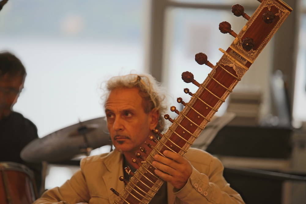 Tributo alla musica gitana. Un pomeriggio di musica e parole organizzato dall’associazione Accanto Onlus in occasione della ricorrenza di San Martino con il Duo jazz Aliffi – Minardo