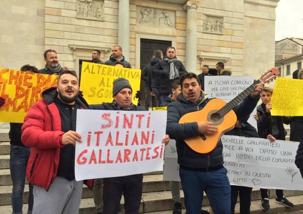 Sinti, la manifestazione in centro a Gallarate