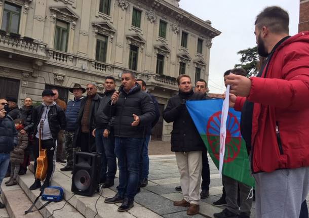 Sinti, la manifestazione in centro a Gallarate