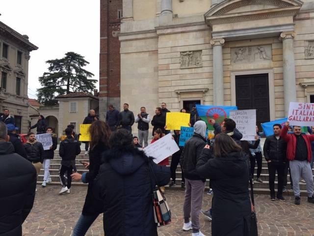 Sinti, la manifestazione in centro a Gallarate