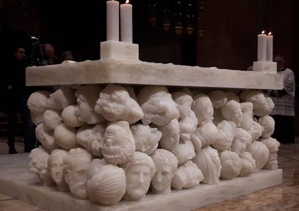 Cerimonia di dedicazione dell'altare della Basilica di Gallarate