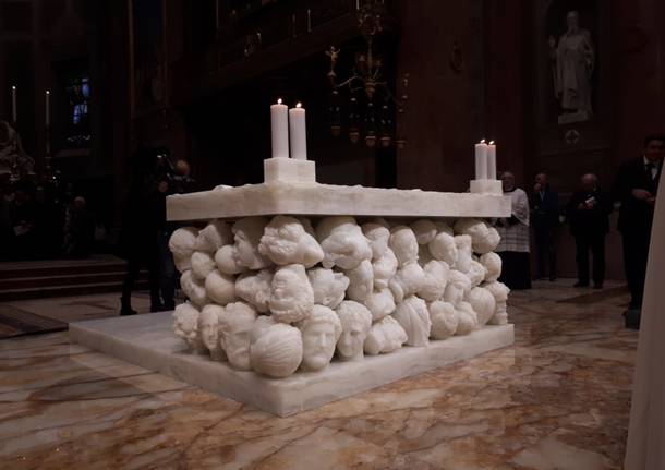 Cerimonia di dedicazione dell'altare della Basilica di Gallarate