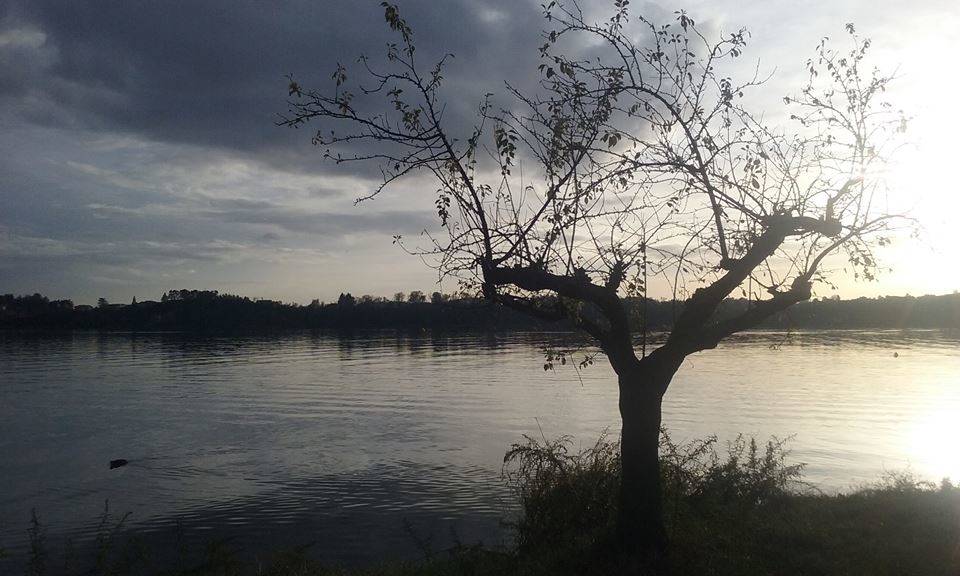 Il lago d'autunno