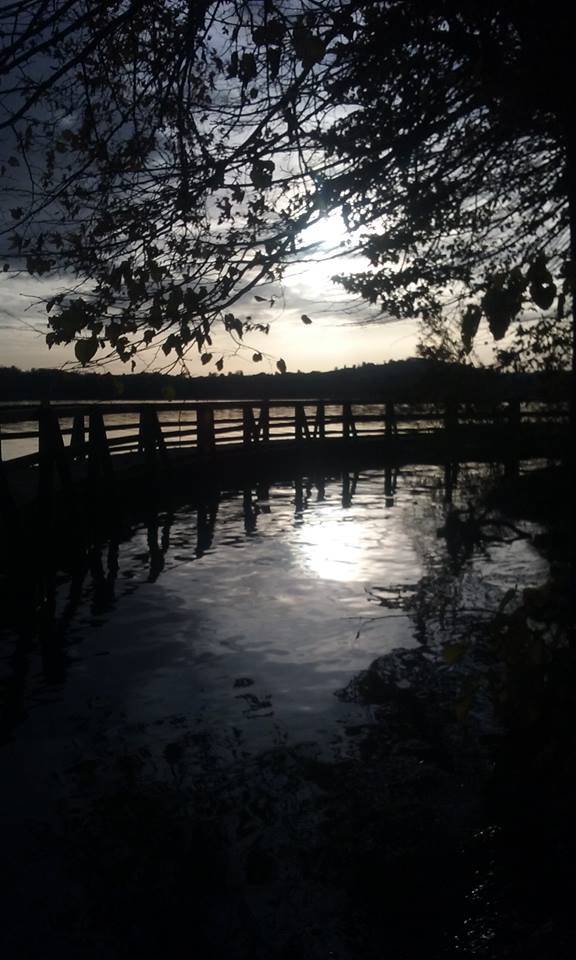 Il lago d'autunno