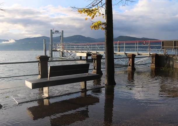 Lago Maggiore in piena, le immagini da Caldè a Ispra