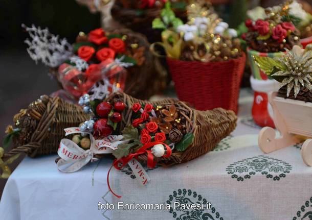 In tantissimi per il mercatino di Natale a Galliate Lombardo 