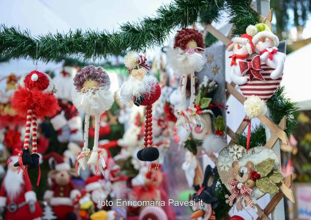In tantissimi per il mercatino di Natale a Galliate Lombardo