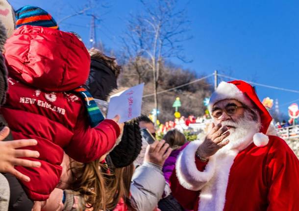 Video Grotta Di Babbo Natale Ornavasso.Ornavasso La Grotta Di Babbo Natale Si Prepara Alla Decima Edizione