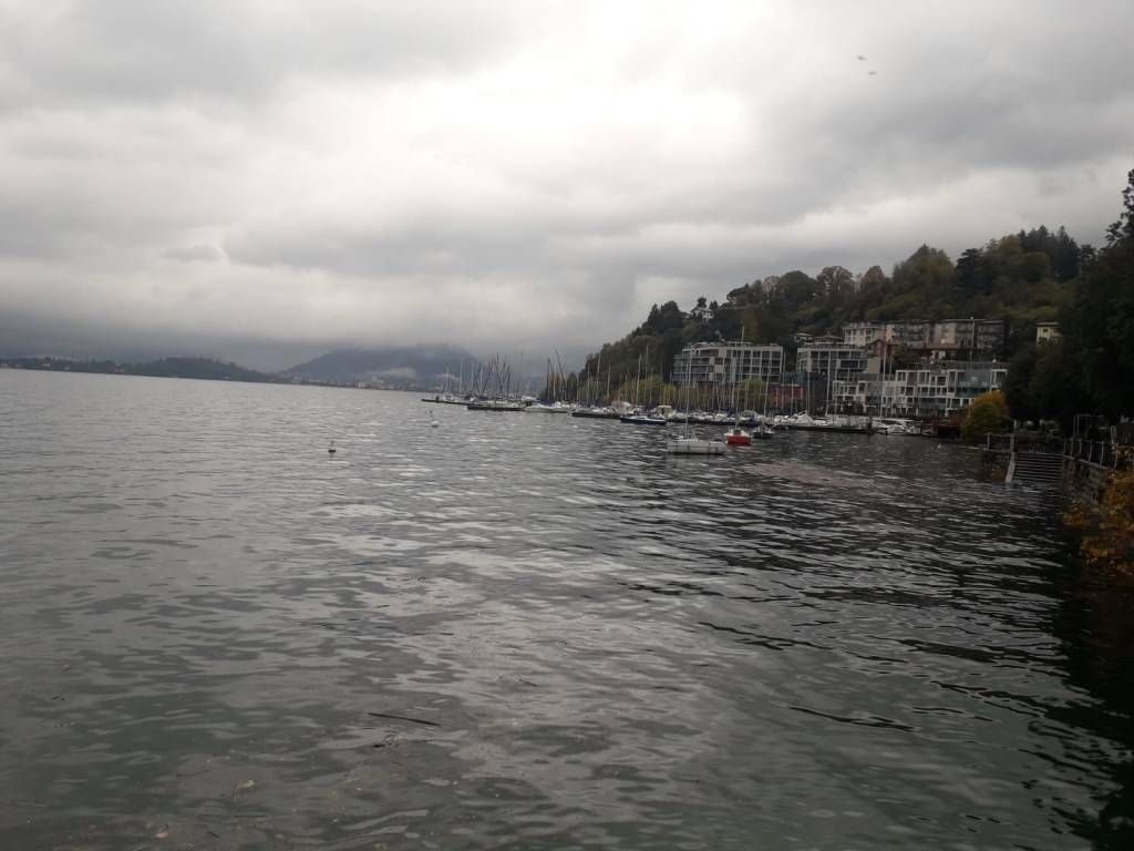 Laveno Mombello, il lago il 6 novembre 