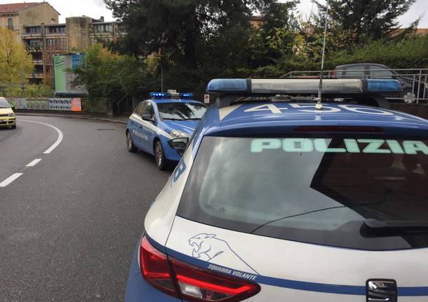 Polizia in via Nino Bixio