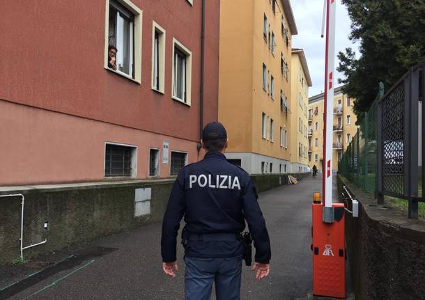 Polizia in via Nino Bixio