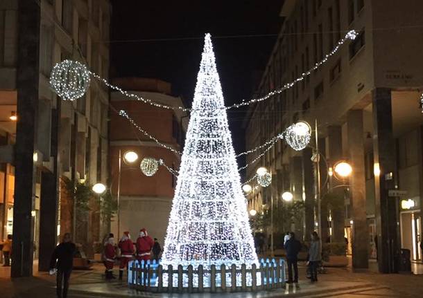 Si accende il Natale di Busto Arsizio