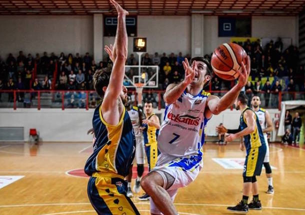 simone ferrarese basket robur