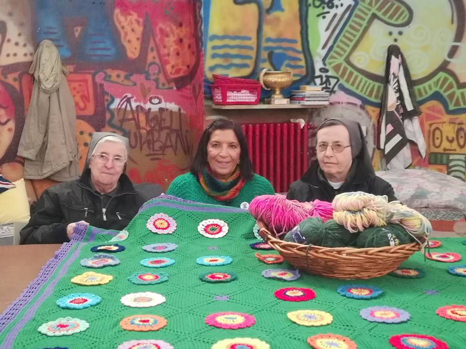 Tutti colori della solidarietà ai senzatetto