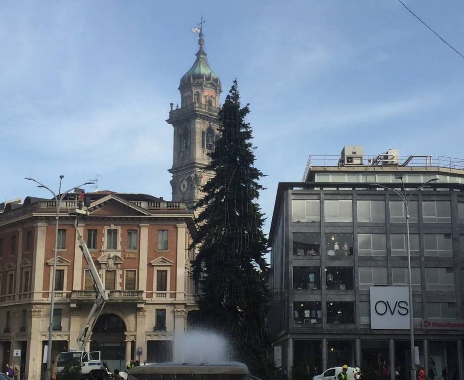 Varese cambia luce da piazza Monte Grappa