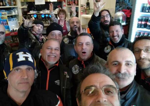 Motociclisti carichi di regali “invadono” la Pediatria di Busto A.