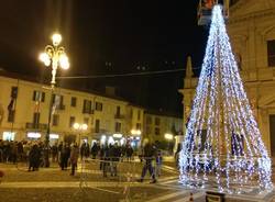 Albero di Natale in ritardo: accensione un\'ora e mezza dopo