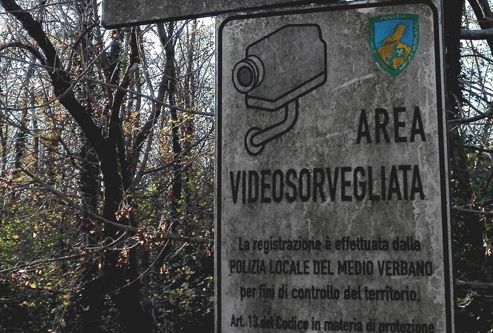 Strada pulita, sacchi riportati a casa