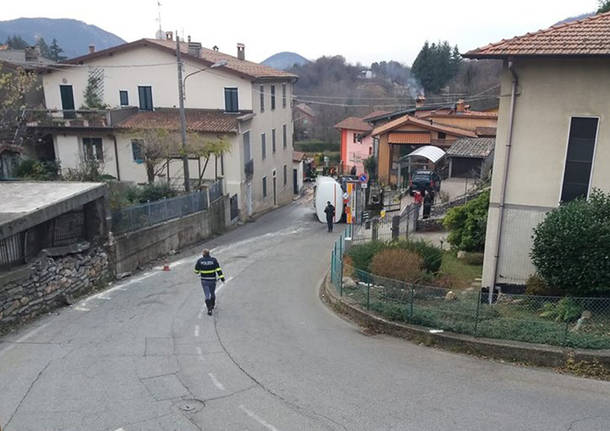 cisterna ribaltata Cuasso al Monte