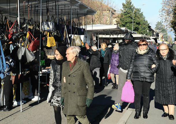 Mercato natalizio in via 29 maggio – di Luigi Frigo