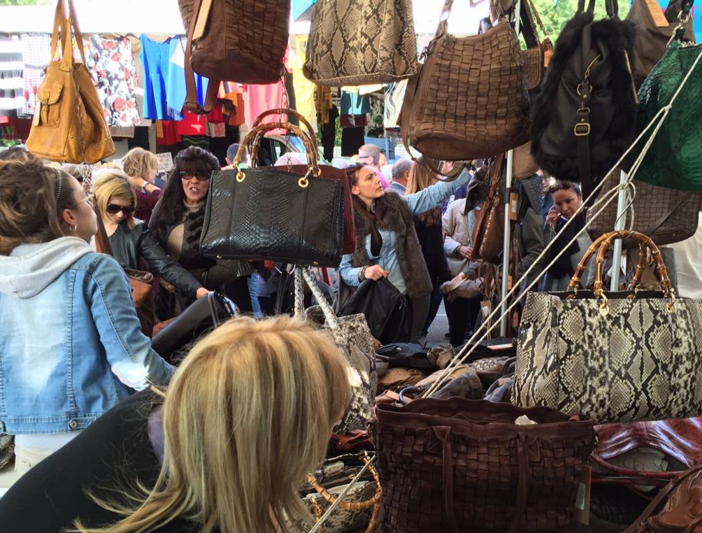 Gli ambulanti di Forte dei Marmi a Legnano