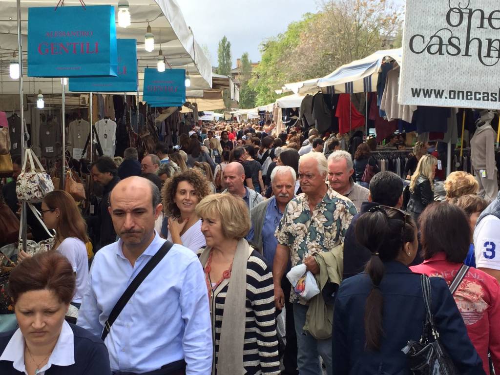 Gli ambulanti di Forte dei Marmi a Legnano