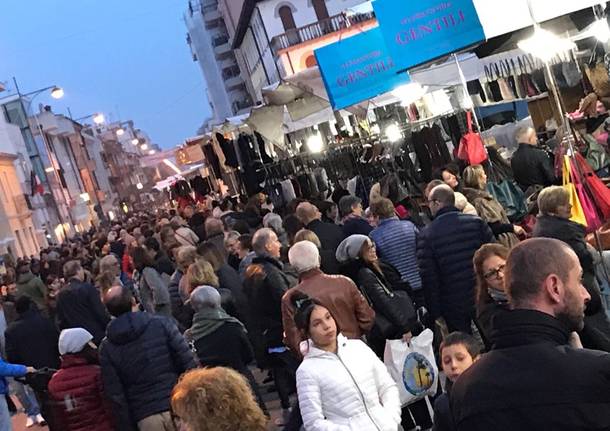 “Gli Ambulanti di Forte dei Marmi®” a Legnano domenica 9 dicembre