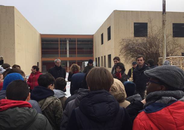 In gita al cantiere della scuola